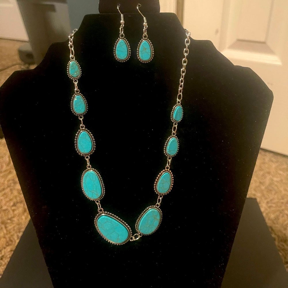 Necklace and earring set one size fits all. - Picture 1 of 1